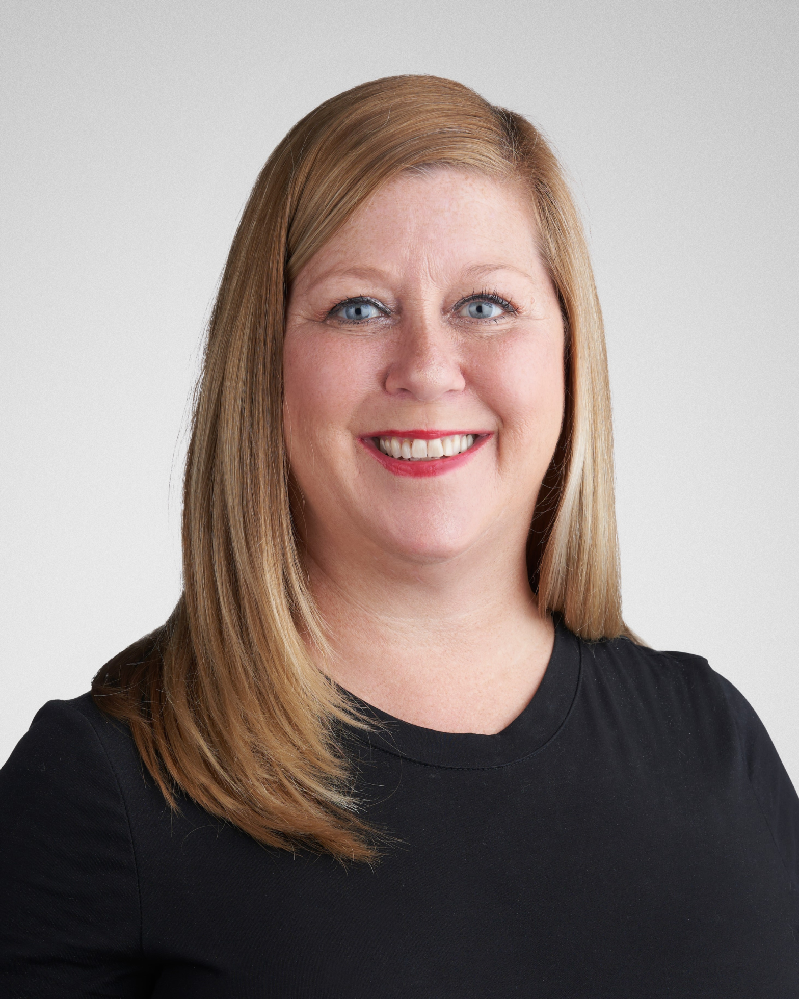 Teri's professional headshot